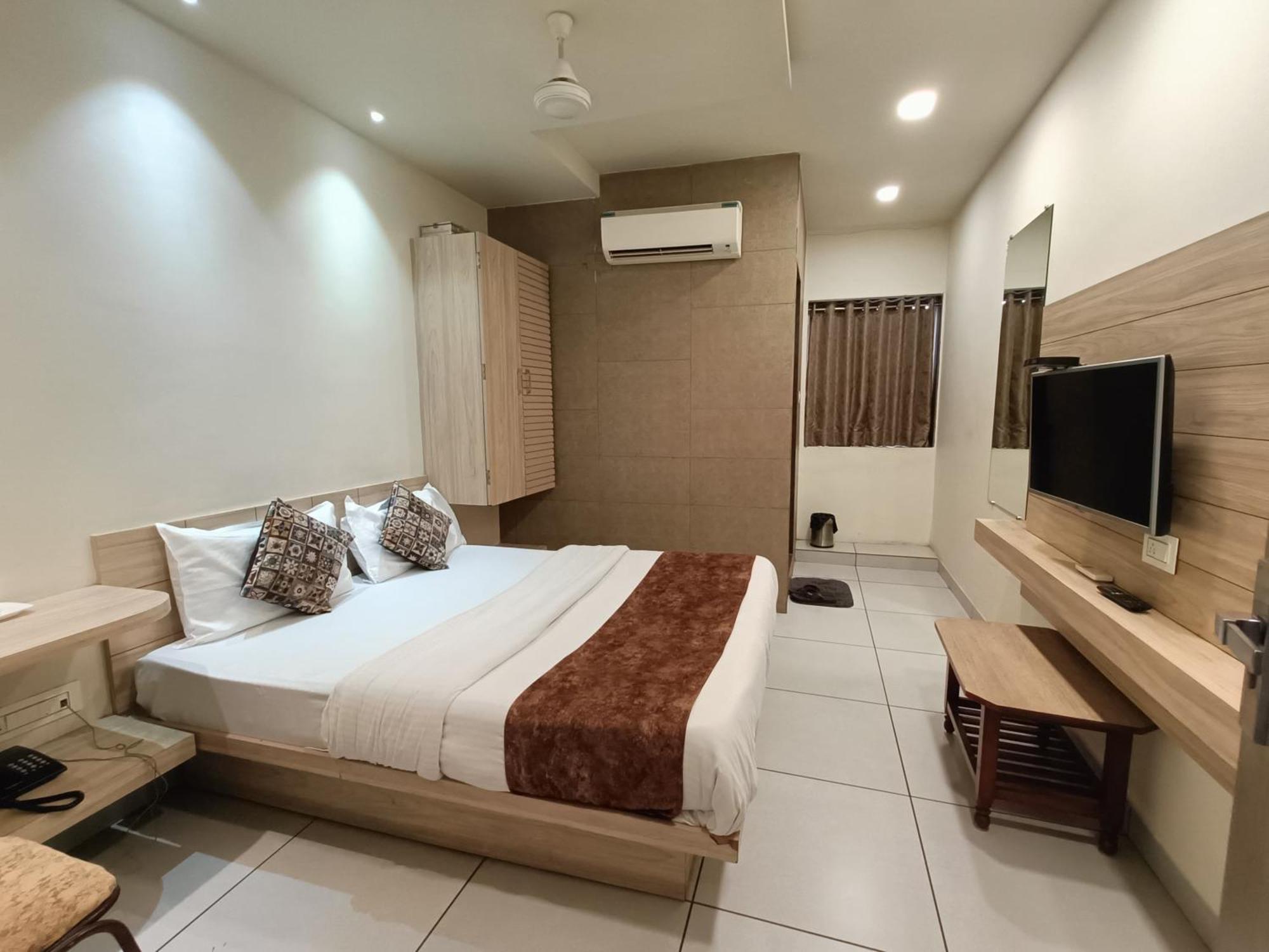 Hotel Kinara Ahmedabad Ngoại thất bức ảnh