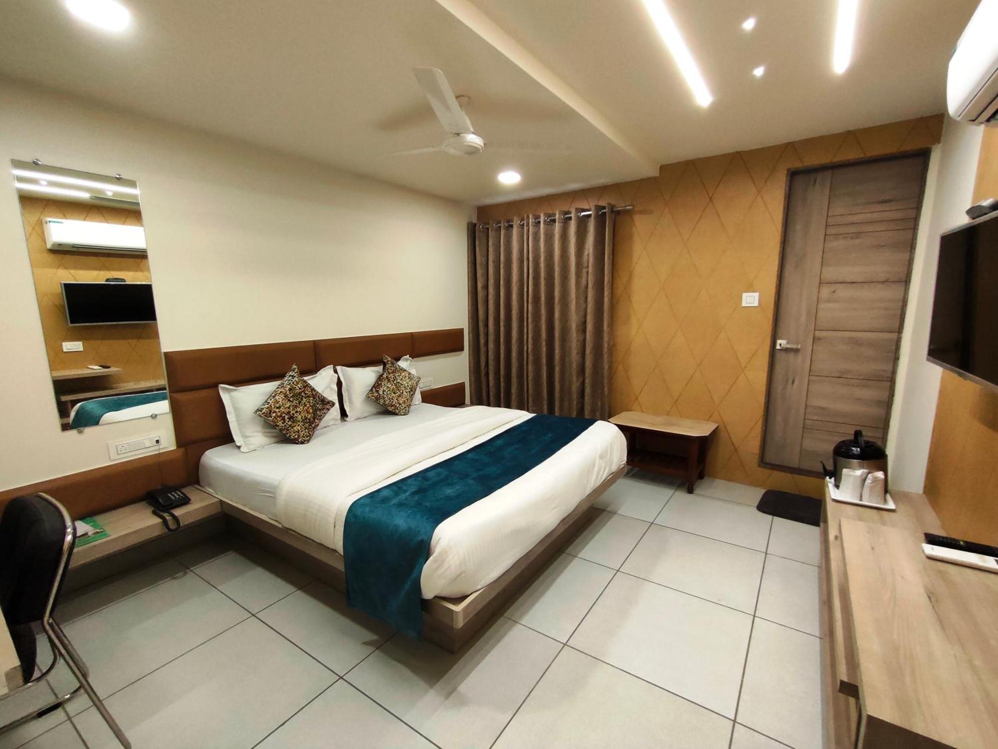 Hotel Kinara Ahmedabad Ngoại thất bức ảnh