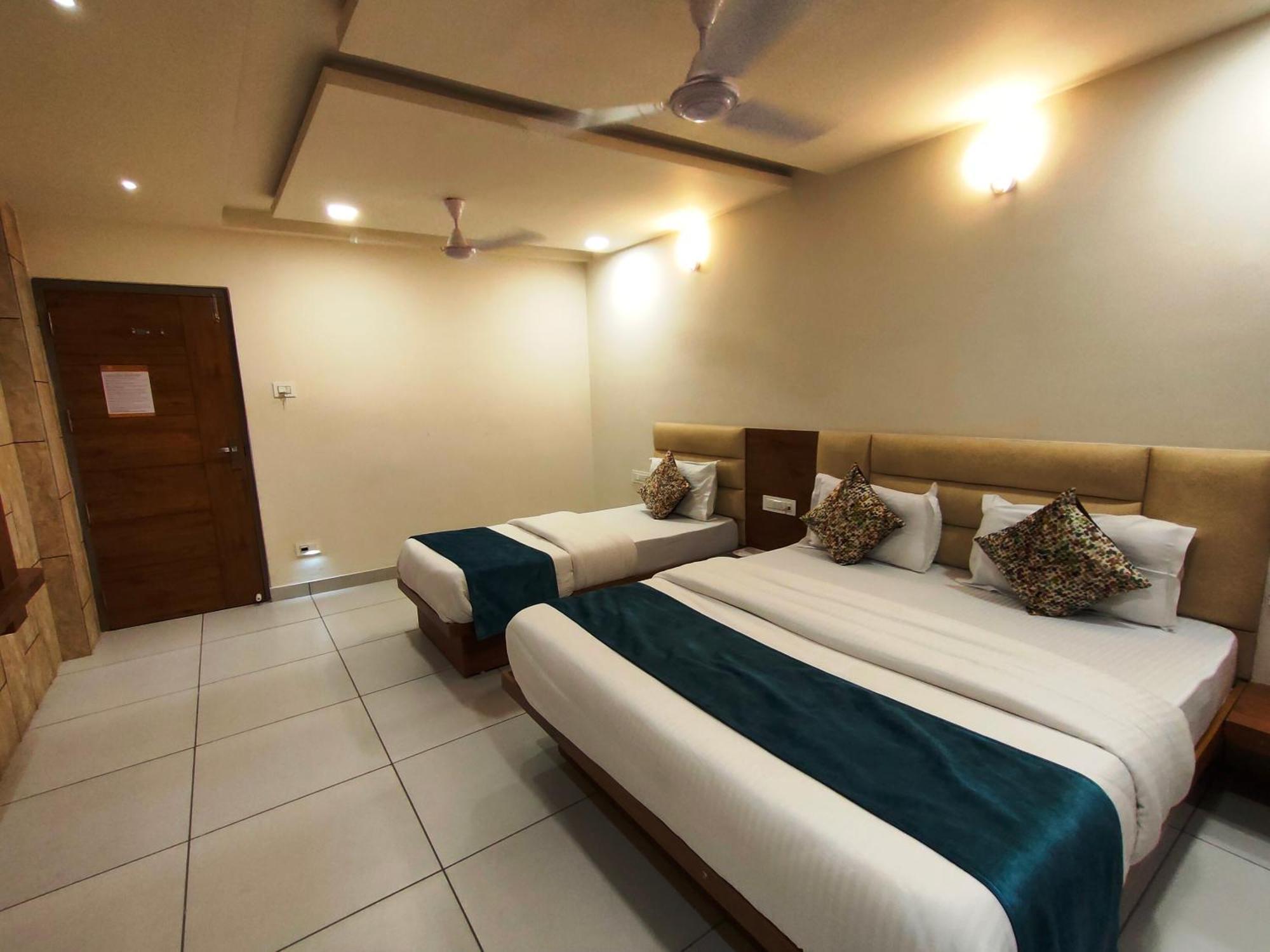 Hotel Kinara Ahmedabad Ngoại thất bức ảnh