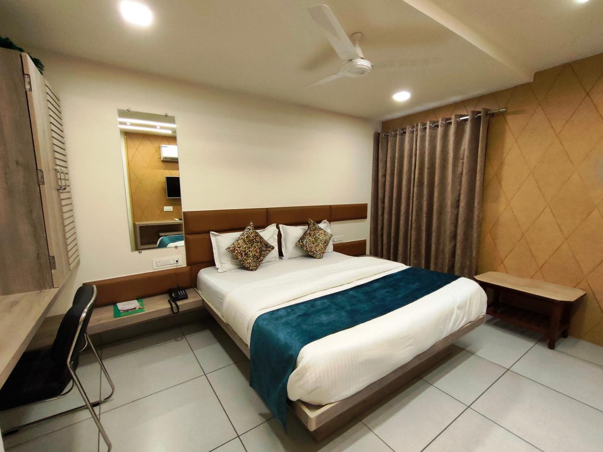 Hotel Kinara Ahmedabad Ngoại thất bức ảnh