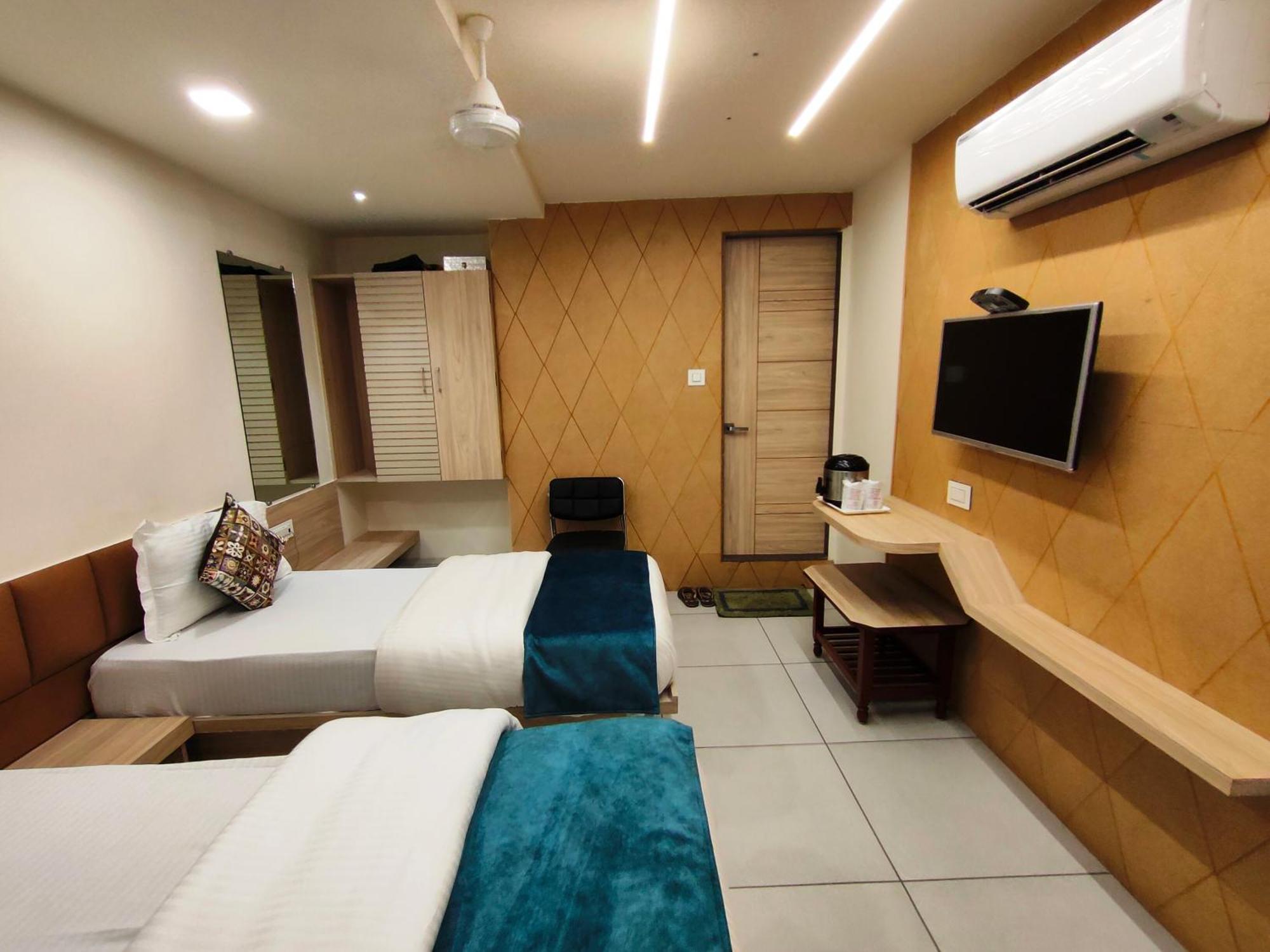 Hotel Kinara Ahmedabad Ngoại thất bức ảnh